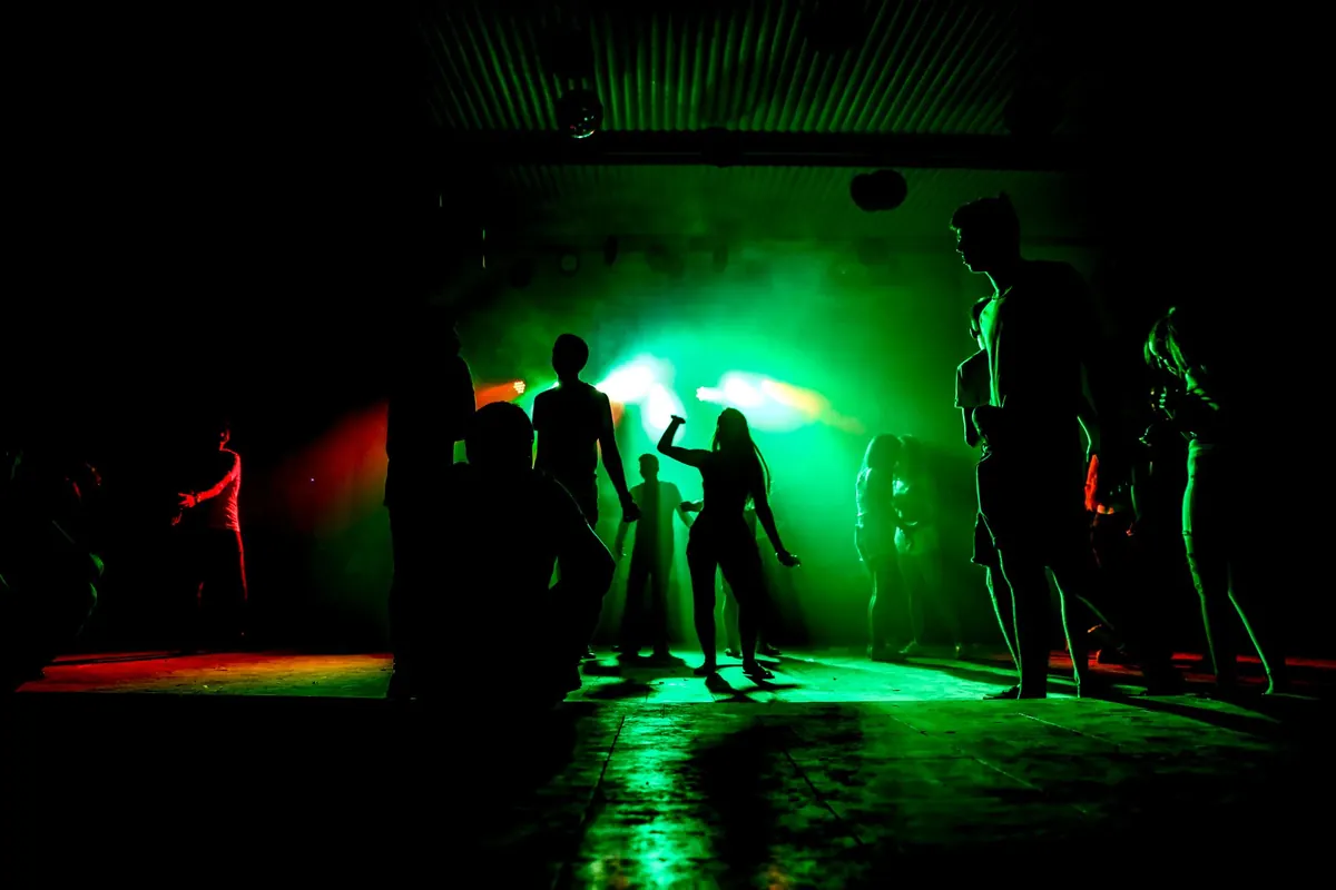 How a DJ Reads a Room: Inside a Velvet Club Set